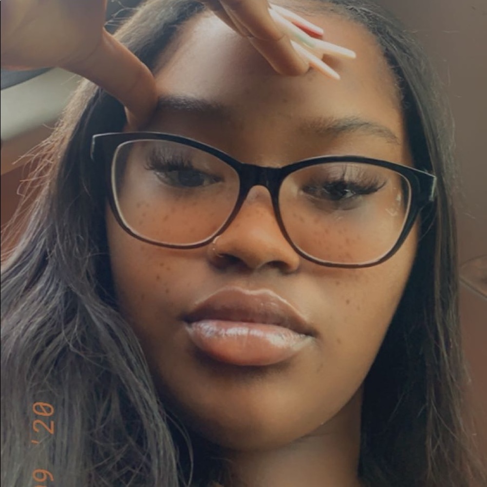 Meet your Posher, Mikayla